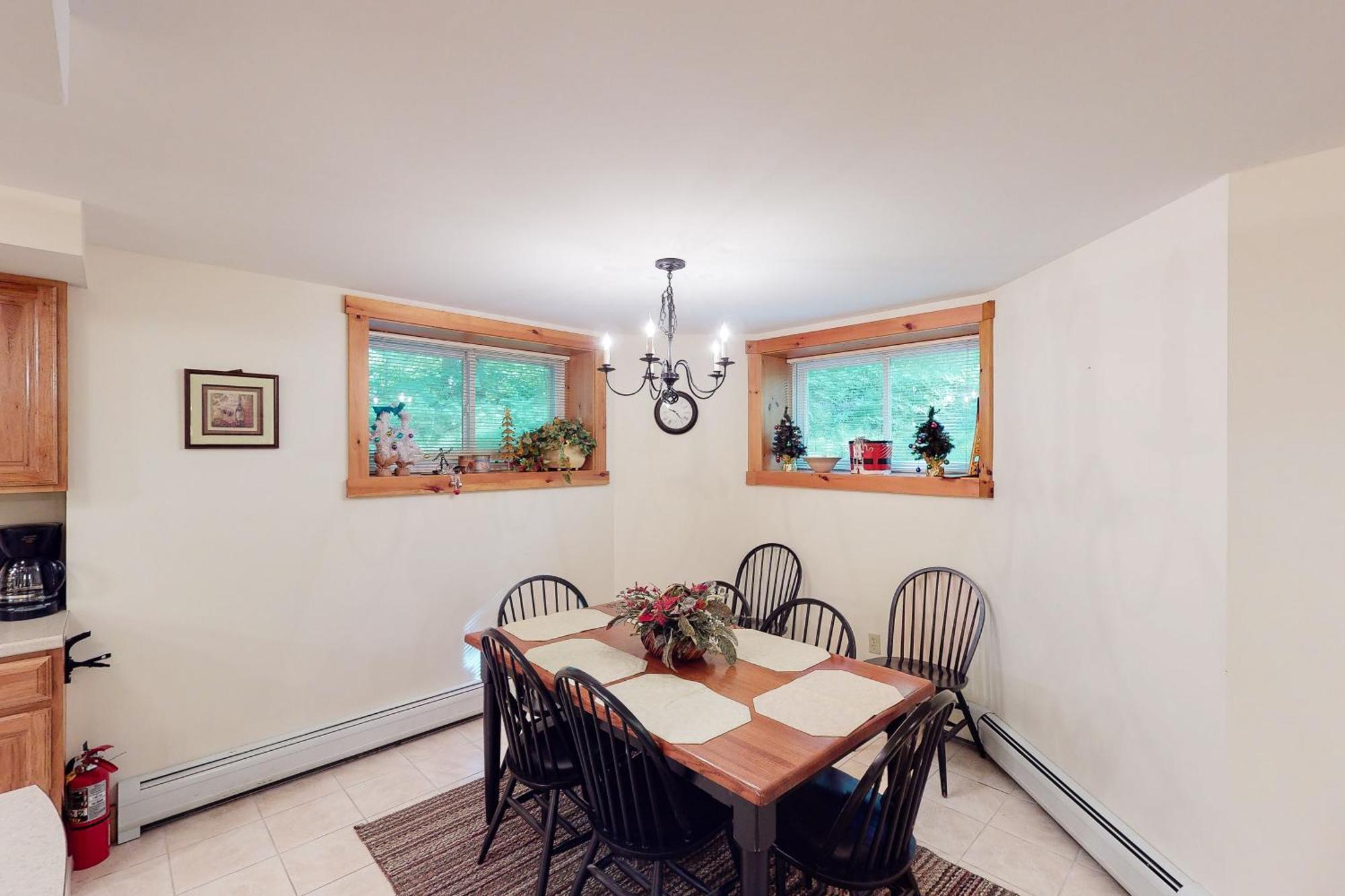 Summit Solitude & Latitude Adjustment Jay Room photo