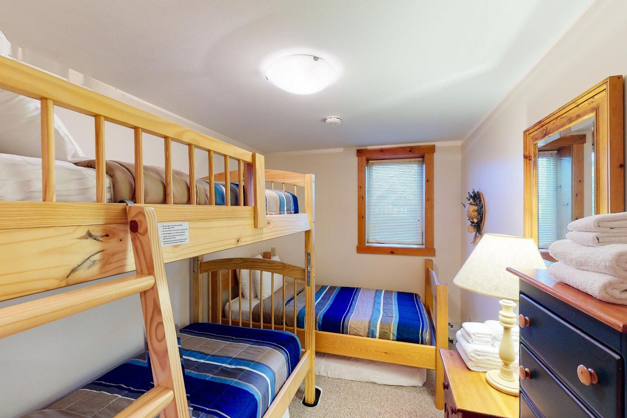Summit Solitude & Latitude Adjustment Jay Room photo